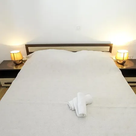Orada Apartment *