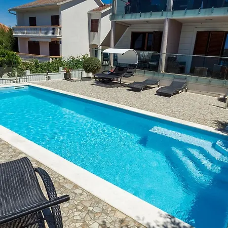Apartment Orada *